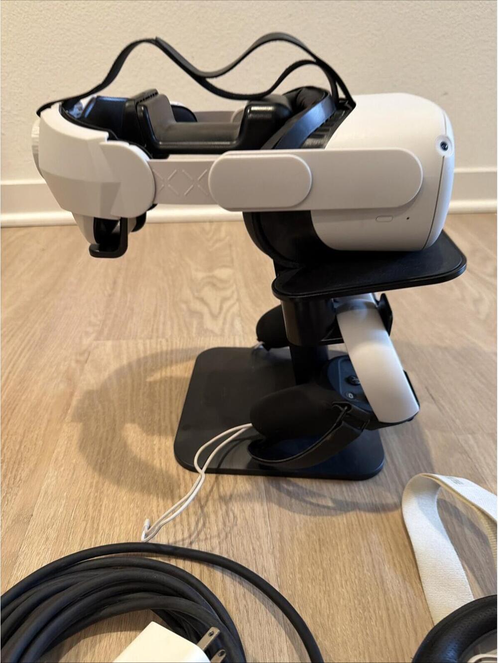 Meta Quest 2 VR Headset 128GB (w/controllers,stand,with replaceable protection) - Picture 11 of 13